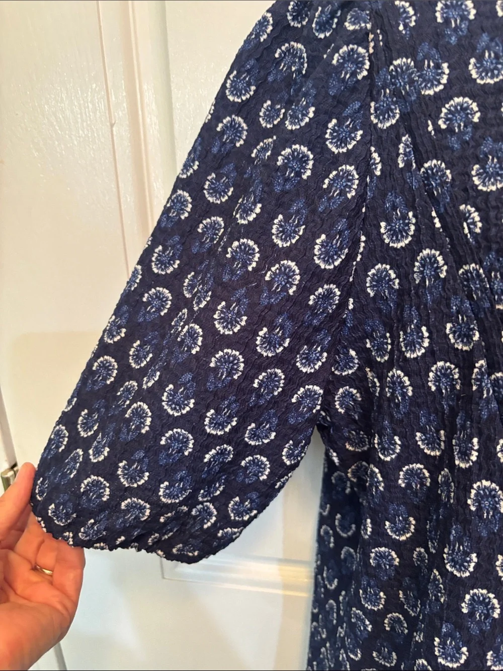 Ladies LOFT Navy and White Printed Tie-Neck Blouse Size M